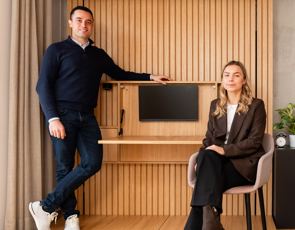 Gründere: Martin Mascella og Susanne Sekkesæter har bygget den første versjonen av MASE Bed på rom 201 hos Ydalir Hotel i Stavanger.
