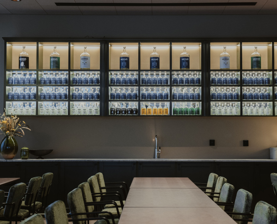 Det nye konsept-hotellet i Härnösand er bygget rundt det lokale gin-destilleriet.