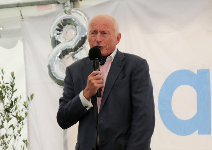 Dro inn to milliarder