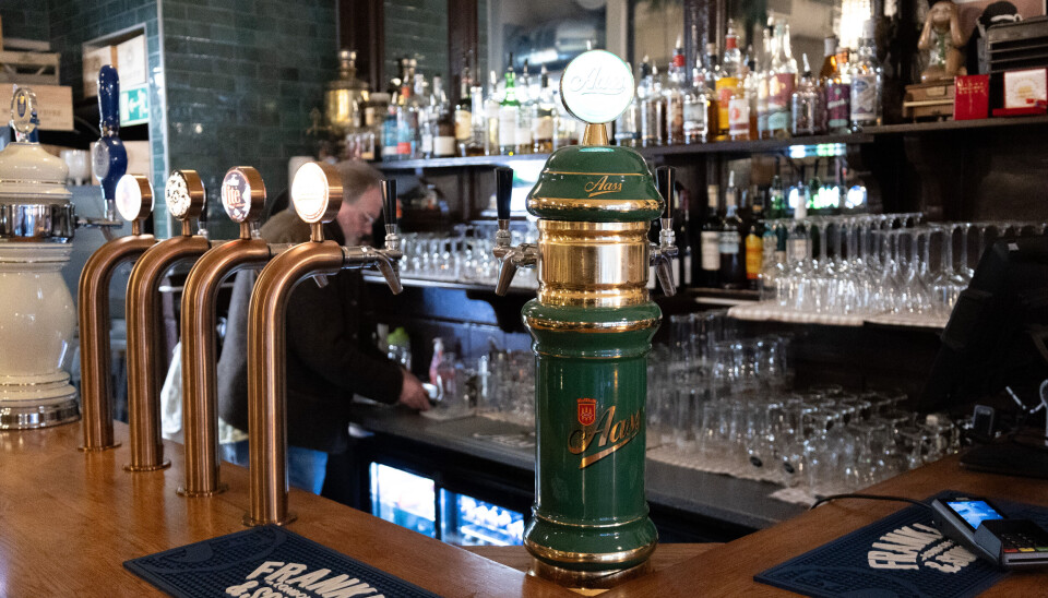 Et tappetårn av porselen pryder baren til Espen Smith i Bogstadveien.