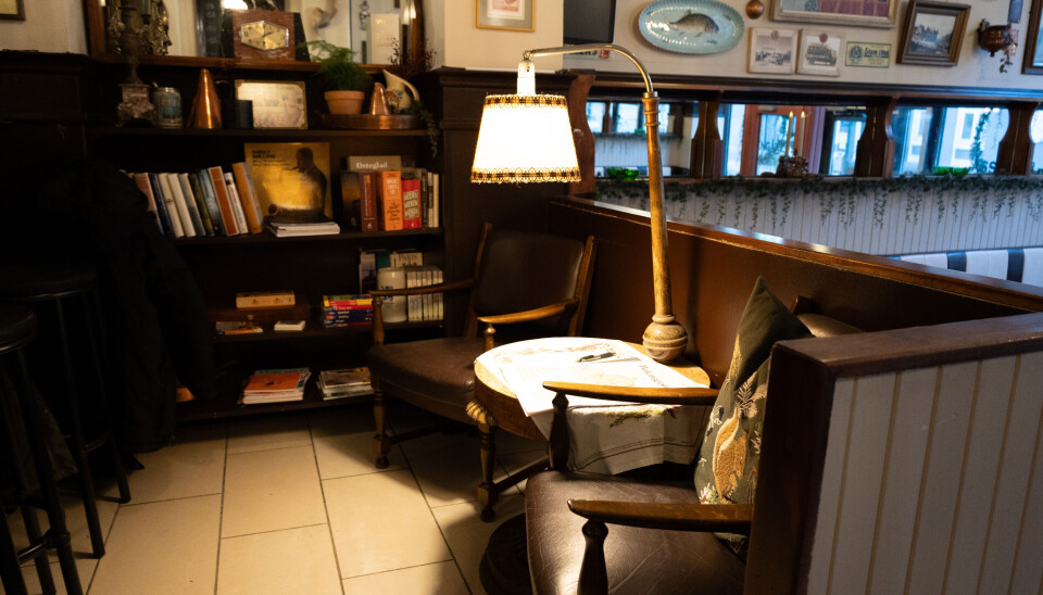 Et lesehjørne hvor gjester kan bla i en bok de finner eller har lagt fra seg til neste gang eller en jazz-scene. Det spørs når du kommer, det!