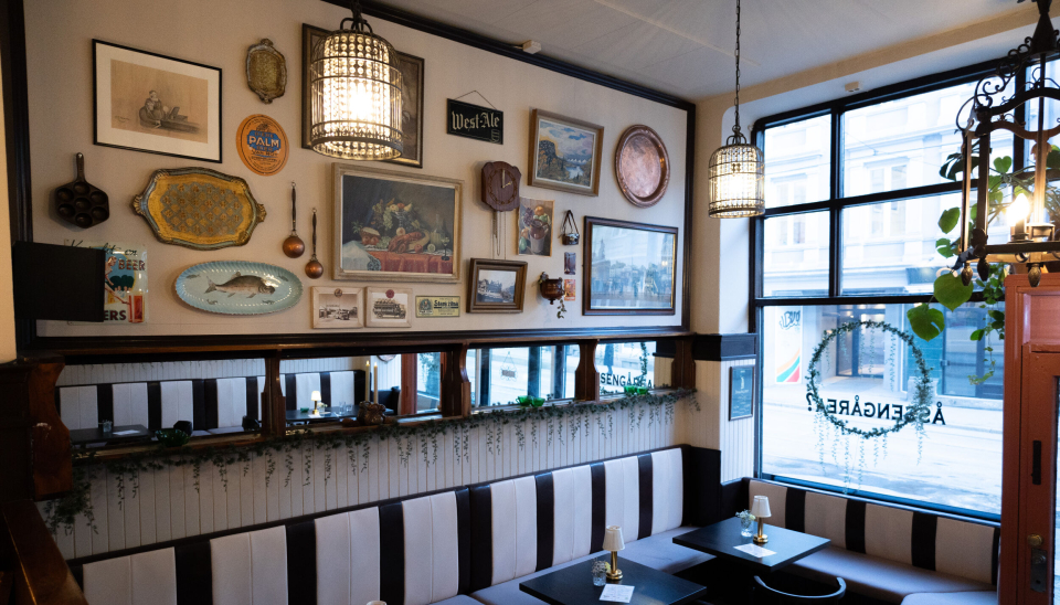 Veggene bærer preg av Espen Smiths egen bakgrunn. Der finner du alt fra gamle reklamer til funn fra turer over hele verden.