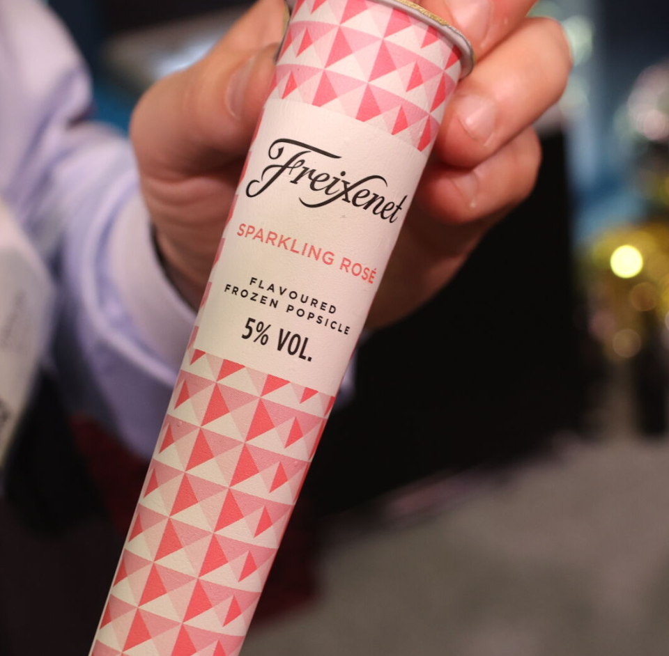 Saftis med sparkling rosé-smak