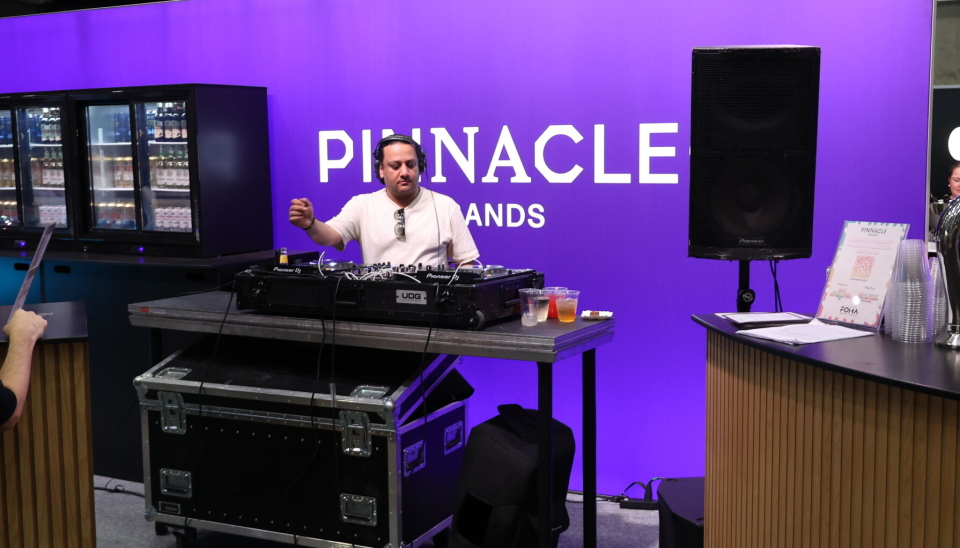 Pinnacle Brands lever opp til forventningene med egen DJ for anledningen