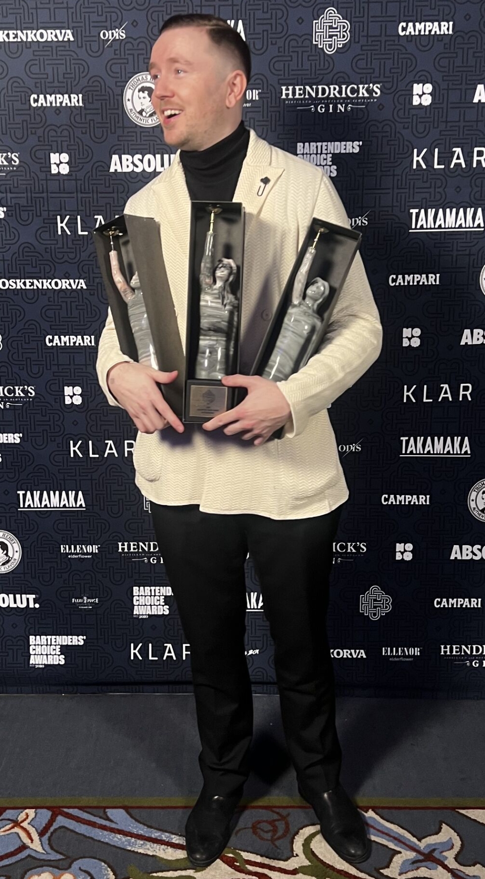 Øyvind Lindgjerdet i Britannia Bar tok imot tre priser under Bartenders' Choice Award i Stockholm, to til baren og en til seg selv.