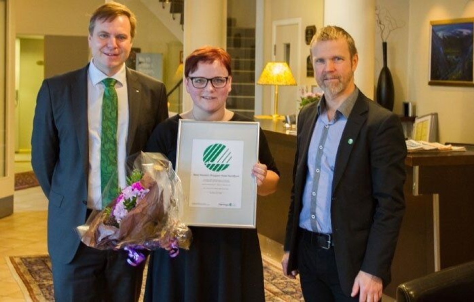 Ny svane til Nordfjordeid