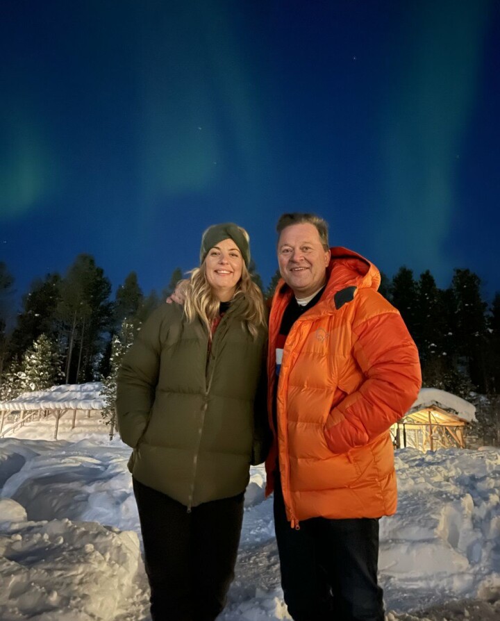I den første episoden gikk turen til Alta, som ligger helt nord i Norge, i fylket Finnmark. Der får Arne, Frida og Stig et innblikk i hvordan urfolket fisker i den kalde vintertiden. Etterpå blir de servert en tradisjonell reinsdyrgryte i en fjellstue, godt beskyttet mot både vind, snø og sprengkulde.