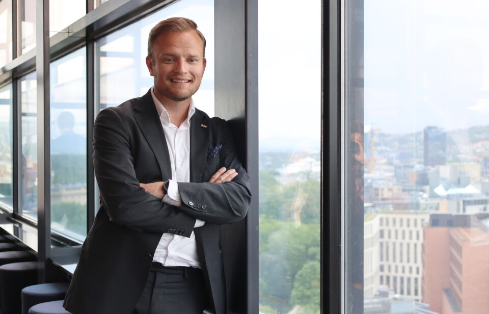 Jørgen Holte har full kontroll over Oslo sentrum fra tårnet på Radisson Blu Scandinavia Hotel.