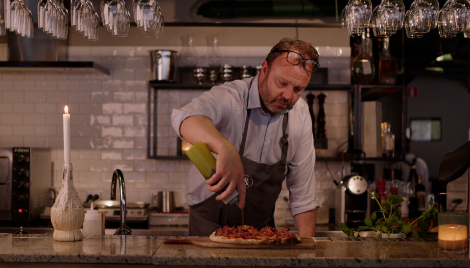 Hver uke dekker Raymond opp til pinsakveld på And Hotel.