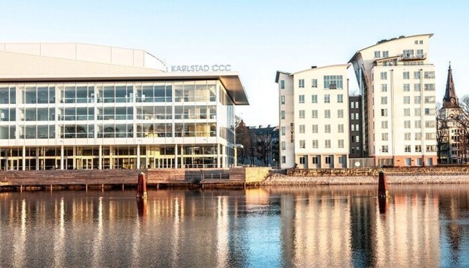 Nykommer slutter seg til First