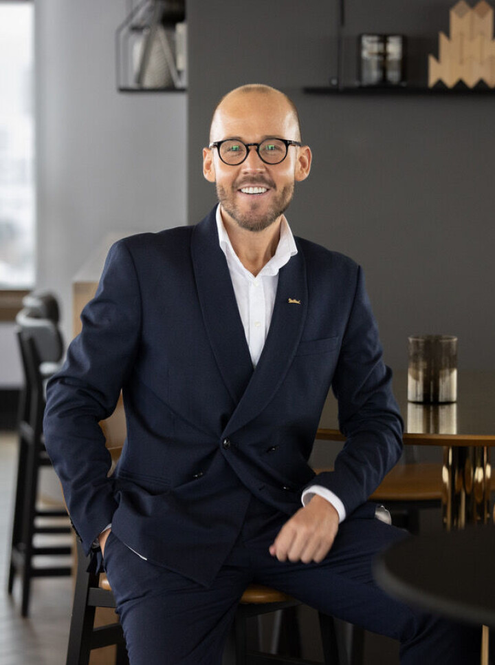 Kenneth Stensland kommer fra rollen som hotelldirektør ved Wood Hotel Bodø.