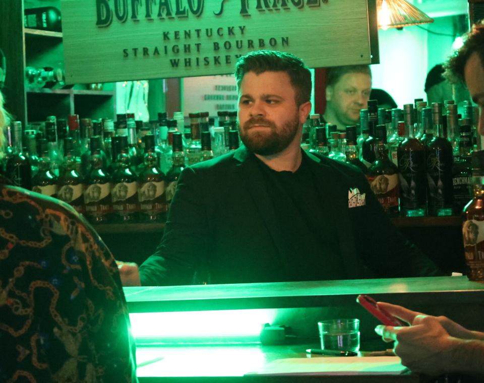 Benjamin Aarsland viste fram sine ferdigheter på Häktet Bar i Stockholm.
