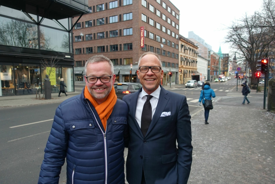 Interiørarkitekt Trond Ramsøskar (t.v.) og hotelldirektør Christian Arnet gleder seg til å vise frem nyoppussede Thon Hotel Europa i 2018.