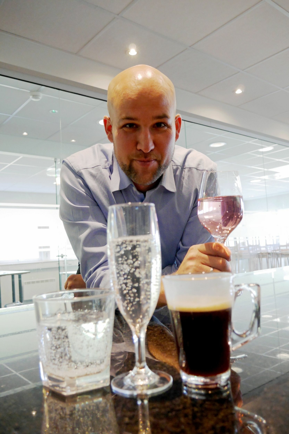 PLASTIC FANTASTIC: Kim Johansen og glass 4 ever vil ha horeca-bransjen over på plast.