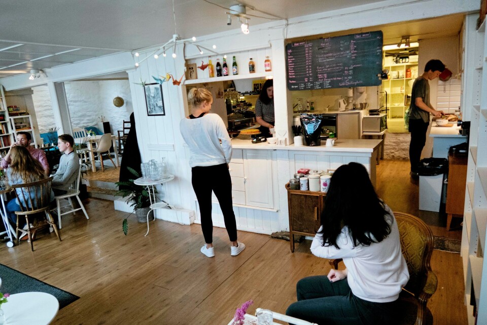 GOD STEMNING: Bakverket på caféen kan få selv notoriske surpomper til å smile.