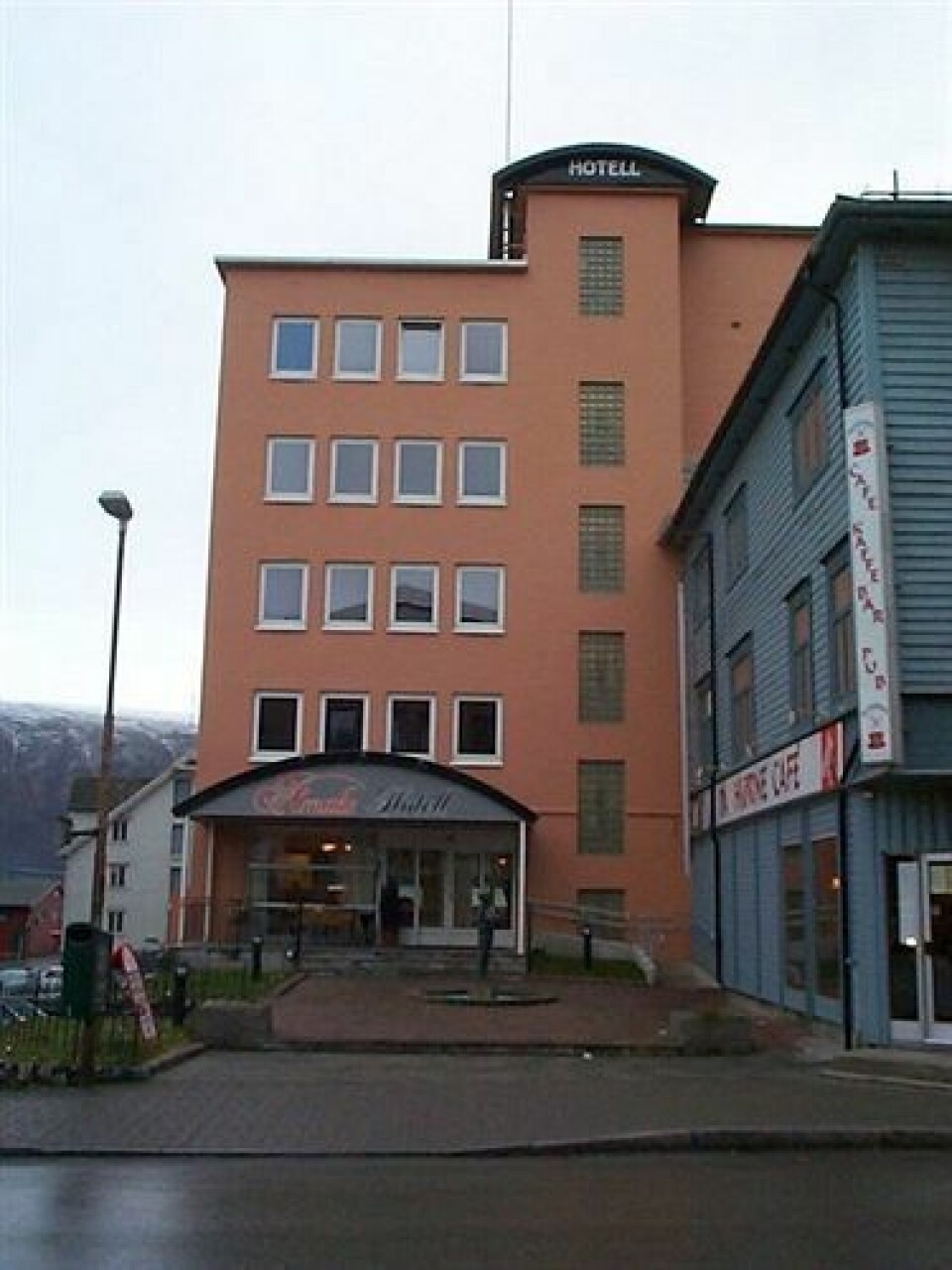 GODT SYNLIG: Hotellet er nærmest å regne som et landemerke i Tromsø sentrum.