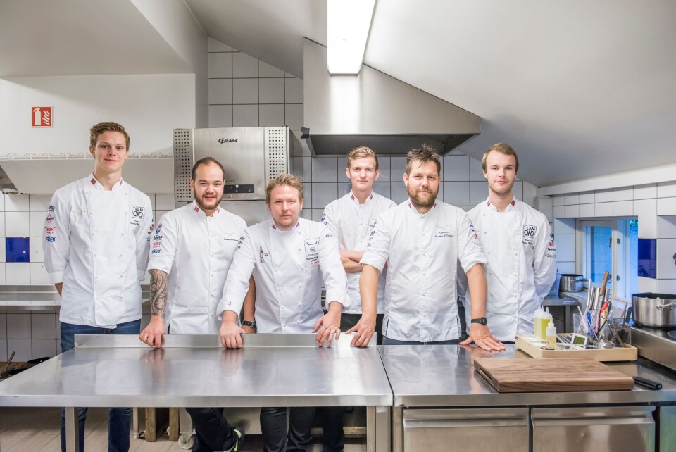 KLARE TIL KAMP: Fredrik van Opdorp, Christian André Pettersen, Gunnar Hvarnes, Håvard Werkland, Christopher W. Davidsen og Fredrik Lundgren er godt forberedt. Her fra kjøkkenet i Norge.