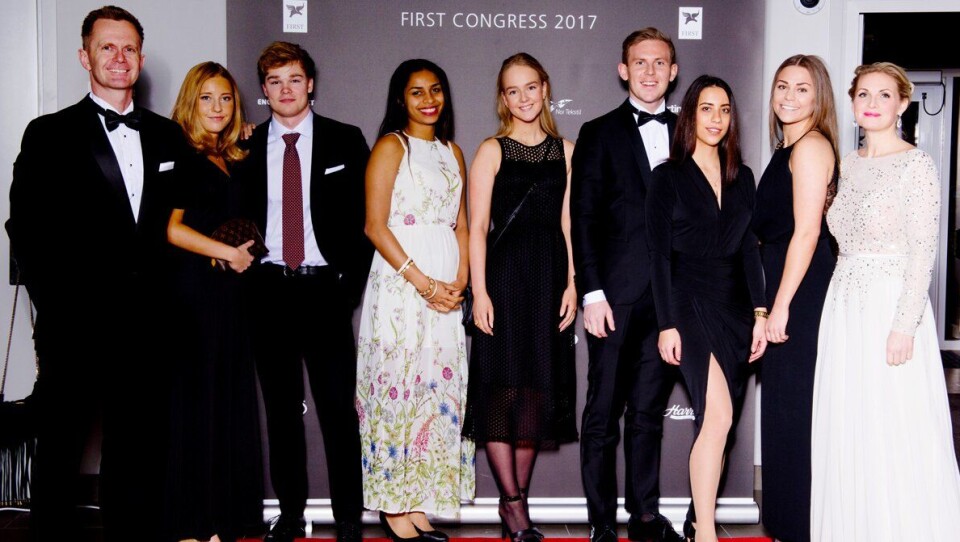 FIRST-TALENTER: Fra venstre til høyre: Stephen Meinich-Bache (CEO i First), Sofie Traheim, Odd Thorsteinsson Udby, Jacicleide Santos, Viktoria Walle, Jens Petter Horni, Eva Przadka, Ellen Storvik.