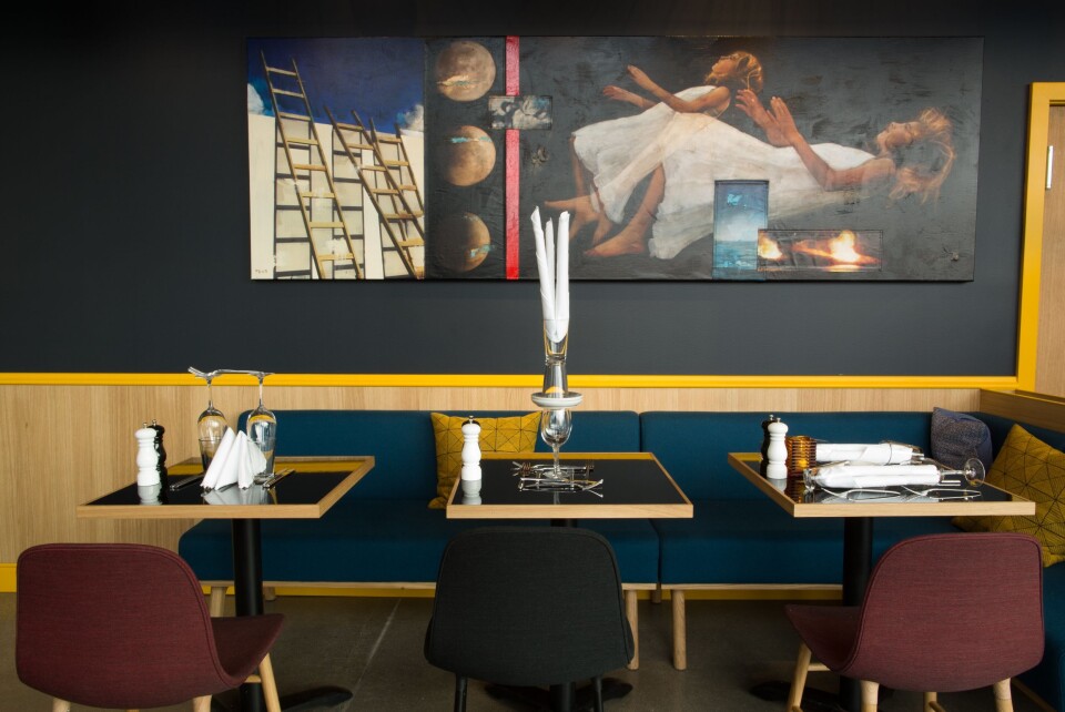 I FRONTH: I restauranten er det Per Fronth som pryder veggene. I FRONTH: I restauranten er det Per Fronth som pryder veggene.