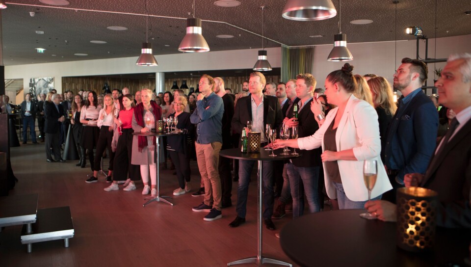 FESTKLARE: Rundt 300 mennesker var samlet til fest.
