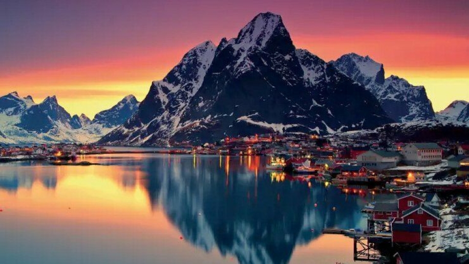 #POPPIS: Lofoten, her illustrert ved Reine, er Norges mest populære reisemål å hashtagge på Instagram. Foto: visitnorway.no