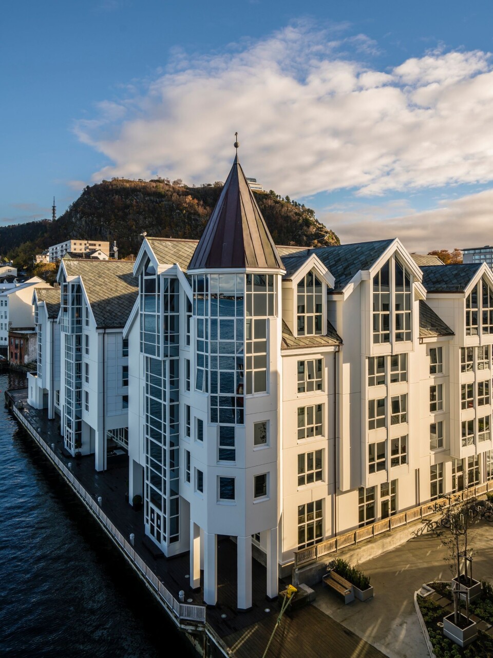 SENTRALT: Radisson Blu Hotel, Ålesund ligger midt i byen.