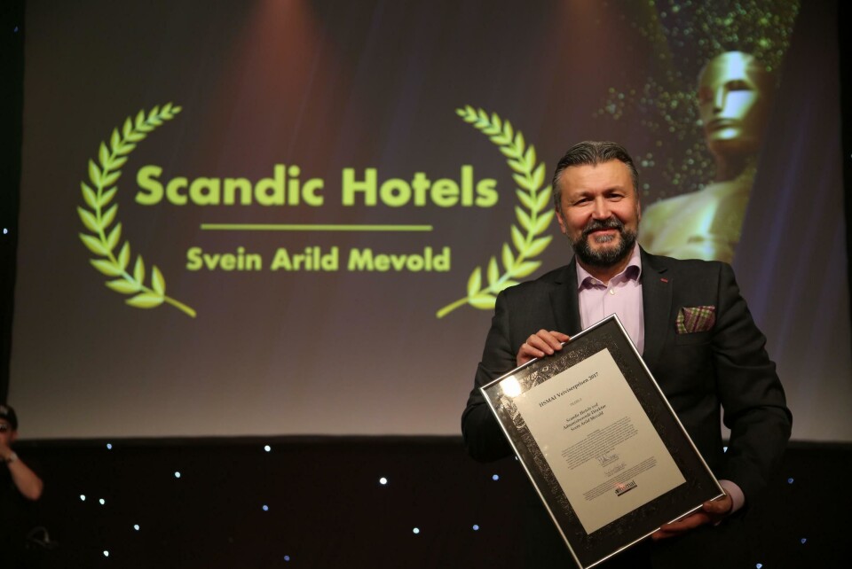 VEIVISEREN: Scandics administrerende direktør Svein Arild Steen-Mevold fikk prisen Årets Veiviser. Foto: Camilla Bergan.