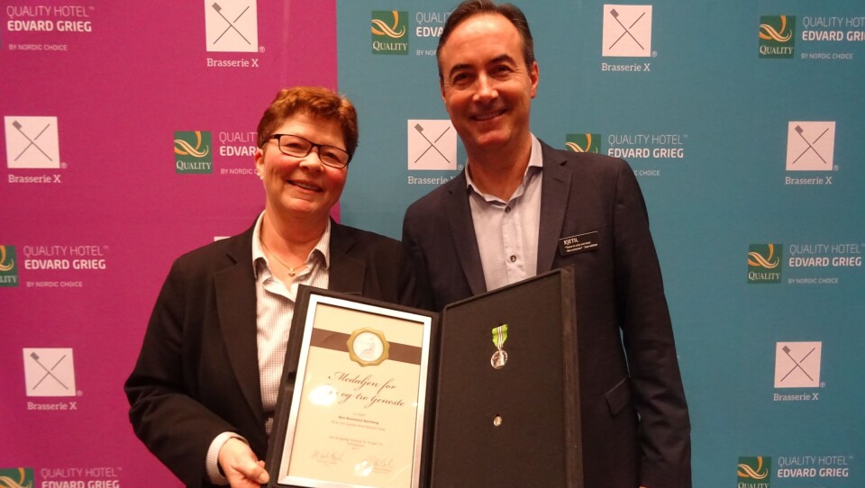 BLE HYLLET: Hovmester Rita Hjorthaug og hotelldirektør Kjetil Røed ved Quality Hotel Edvard Grieg.