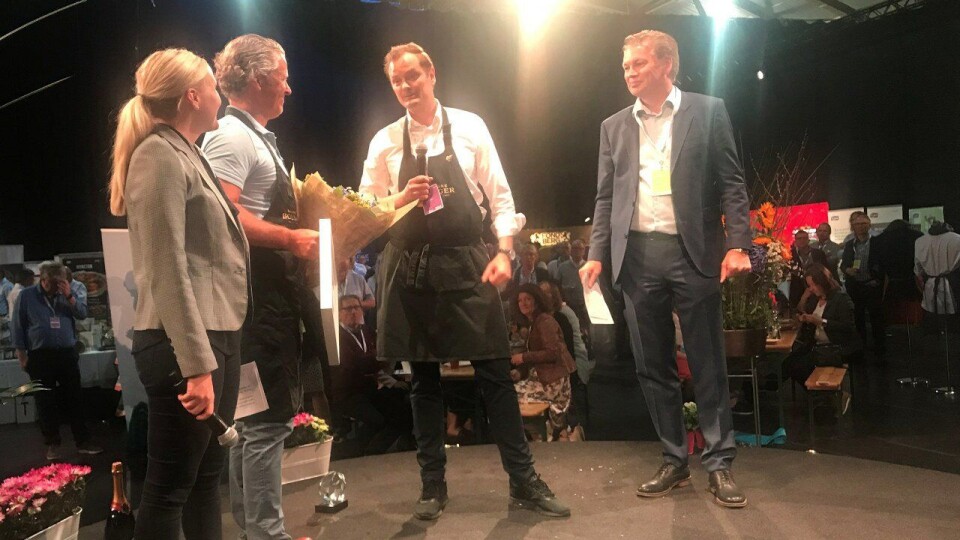 BEST PÅ DRIKKE: Årets drikkeleverandør 2017 er Haugen-Gruppen. Fra venstre: Heidi Ellefsen Ihlström (innkjøpssjef i NHO Reiseliv), Morten Furuberg (distriktssjef i Haugen-Gruppen), Hans Didrik Jom (Key Account Manager Beverages i Haugen-Gruppen) og Øyvind Frich (leder av innkjøpsutvalget i NHO Reiseliv Innkjøpskjeden). BEST PÅ DRIKKE: Årets drikkeleverandør 2017 er Haugen-Gruppen. Fra venstre: Heidi Ellefsen Ihlström (innkjøpssjef i NHO Reiseliv), Morten Furuberg (distriktssjef i Haugen-Gruppen), Hans Didrik Jom (Key Account Manager Beverages i Haugen-Gruppen) og Øyvind Frich (leder av innkjøpsutvalget i NHO Reiseliv Innkjøpskjeden).