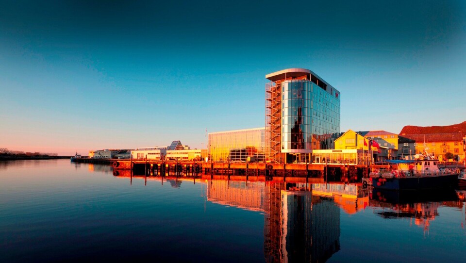 NYTT: Det nye hotellet kommer til venstre for Thon Hotel Lofoten.