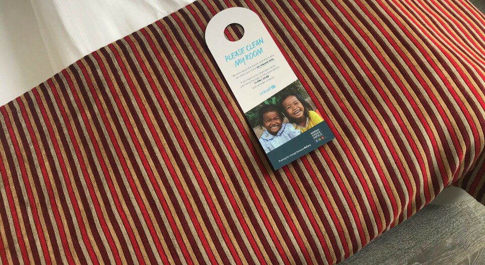 TYDELIG SIGNAL: For hver natt hvor gjesten står over rengjøring, gir Quality Hotel et bidrag til UNICEF. Henges skiltet ut, vaskes rommet på normal måte.