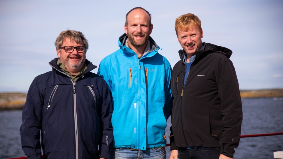 FRA VENSTRE: Bernt Bucher Johannessen, daglig leder i HANEN, Gunnar Sagstuen fra Røyland Gård og MENY-sjef Vegard Kjuus.