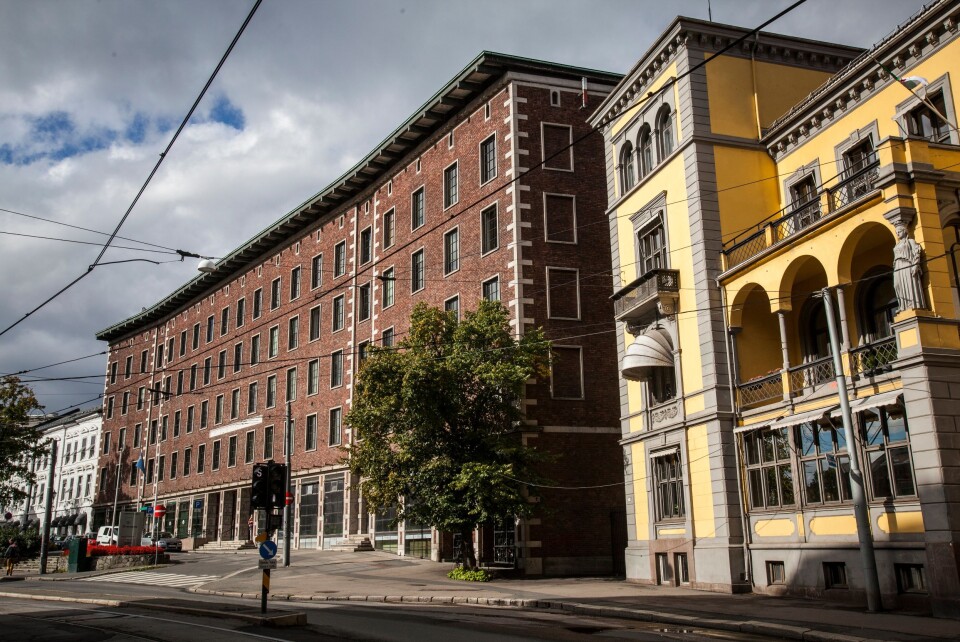 SUITER: Gule ambassadebygget blir forandlet til en villa med 16 suiter for utleie.