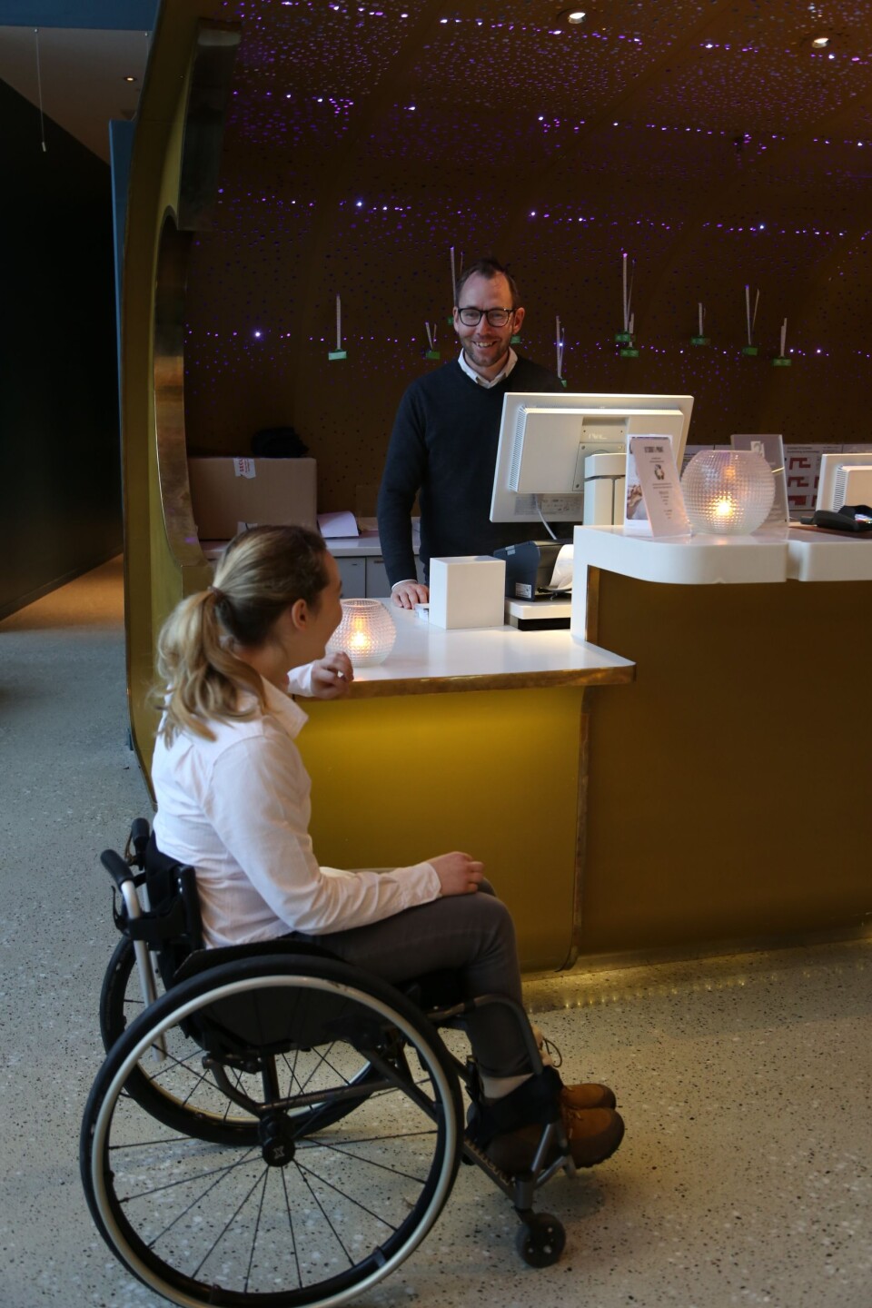 Maren Elise Wam Næss og Espen Stabell Gulbrandsen jobbet som sosiale medier ansvarlig og resepsjonist.