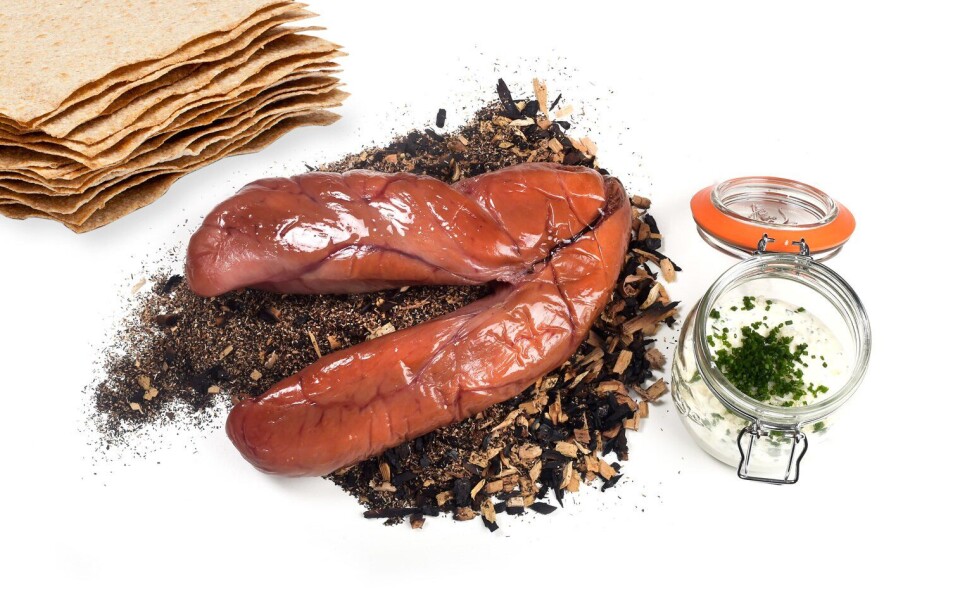 Salta og røykt rognpose med skreirogn, setterrømme, pepperrot fra Hasle gård og flatbrød fra Rørosbaker’n