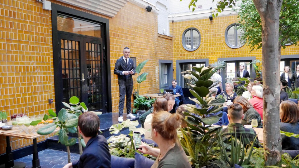 ØNSKET VELKOMMEN: Hotelldirektør Wilhelm Hartwig kunne stolt ønske velkommen.