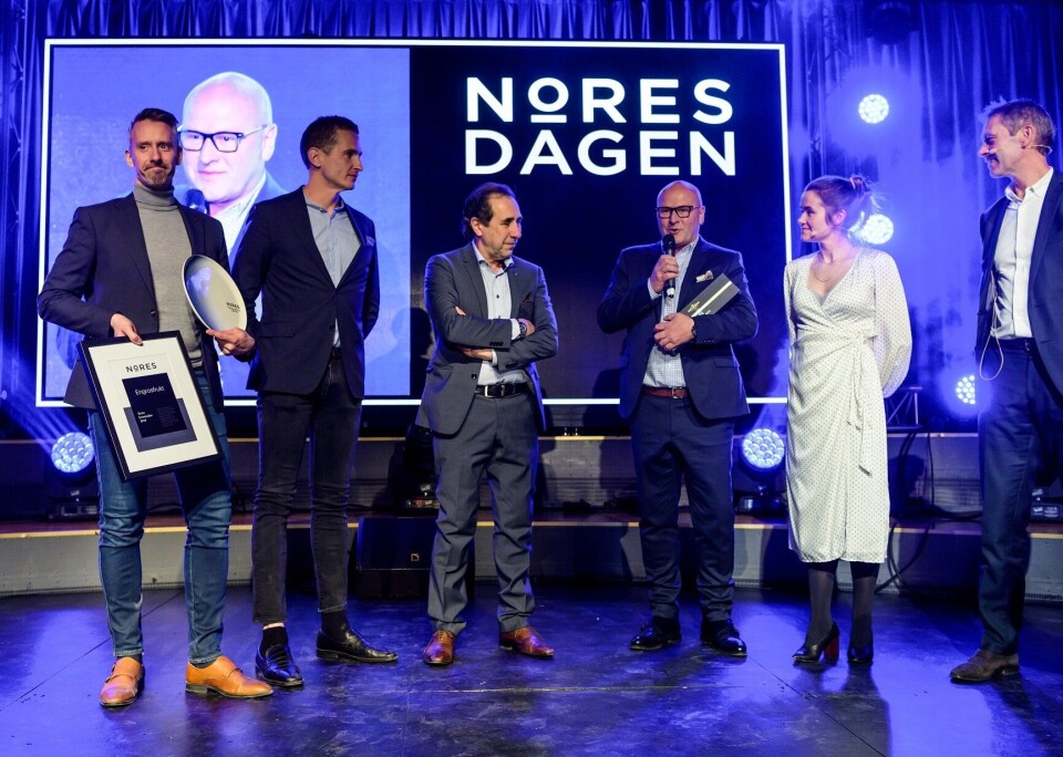 ÅRETS LEVERANDØR: Fra venstre: Hans Thomas Henriksen, Engrosfrukt kjedekontor, Trond Olaussen, Meum Frukt&Grønt, Renzo Faitelli, Eugen AS, Olav Slette, Engrosfrukt AS, Live Nelvik, konferansier, Petter Ravik, Nores SA.