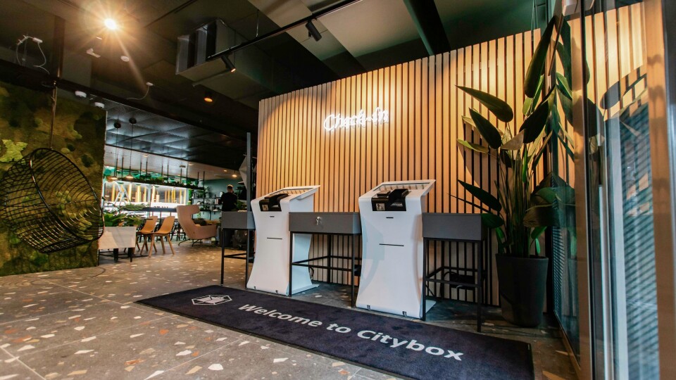 MAN VS. MACHINE: I lobbyen på Citybox er resepsjonen byttet ut med maskiner.