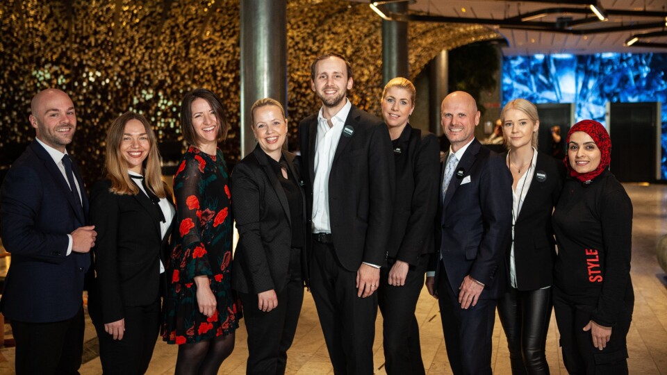 TETT PÅ: Noen av de ansatte på Clarion Hotel The Hub som nå blir tv-stjerner. TETT PÅ: Noen av de ansatte på Clarion Hotel The Hub som nå blir tv-stjerner.