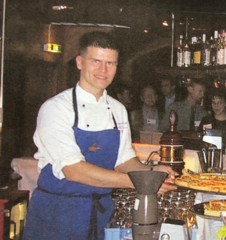 DEN GANG DA: En noe yngre Svein Jæger Hansen på daværende Meyergården Hotell. DEN GANG DA: En noe yngre Svein Jæger Hansen på daværende Meyergården Hotell.