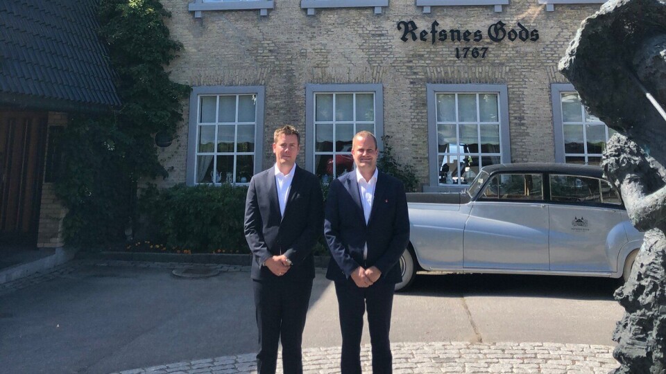 Kim Nyheim (t.v.) og Preben Moen foran Refsnes Gods i Østfold. Kim Nyheim (t.v.) og Preben Moen foran Refsnes Gods i Østfold.