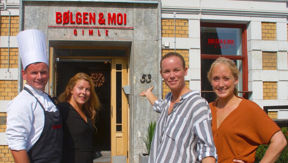 NYE LOKALER: En optimistisk kvartett ønsker velkommen til Bølgen & Moi Gimle i Bygdø allé 53. Fra venstre: Soussjef Krzysztof Rybicki, restaurantsjef Elisabeth Löfström, daglig leder Linn Albertsson og hovmester Malin Wihlborg. NYE LOKALER: En optimistisk kvartett ønsker velkommen til Bølgen & Moi Gimle i Bygdø allé 53. Fra venstre: Soussjef Krzysztof Rybicki, restaurantsjef Elisabeth Löfström, daglig leder Linn Albertsson og hovmester Malin Wihlborg.