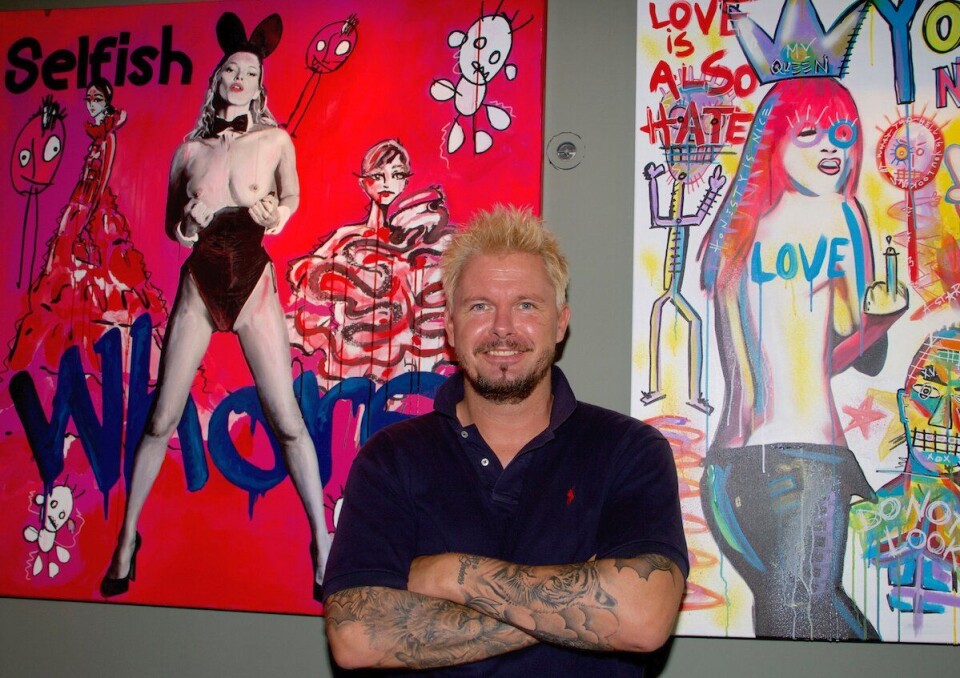 MR KLING: – Jeg liker å provosere litt med bildene mine, sier kunstner Mr. Kling, nærmere bestemt; Werner Kling. Kunstnerens innholdsrike ”Pop-art”-kunst vil pryde veggene i de nye lokalene til Bølgen & Moi Gimle de nærmeste månedene. MR KLING: – Jeg liker å provosere litt med bildene mine, sier kunstner Mr. Kling, nærmere bestemt; Werner Kling. Kunstnerens innholdsrike ”Pop-art”-kunst vil pryde veggene i de nye lokalene til Bølgen & Moi Gimle de nærmeste månedene.