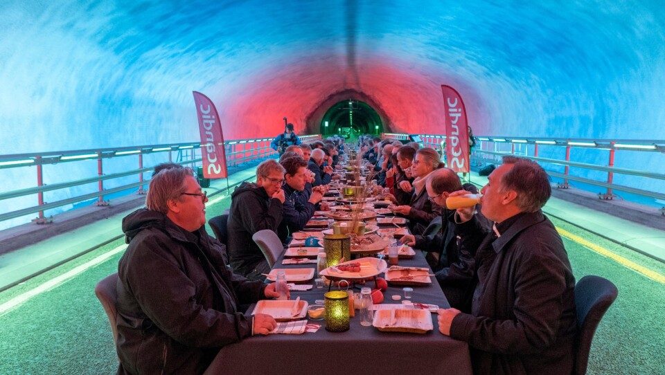 PÅ DYPT VANN: Tirsdag serverte Scandic frokost til 100 gjester, 250 meter under havet.