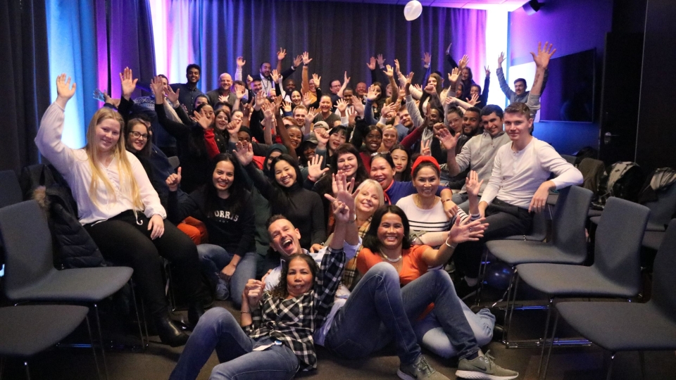 JUBLET FOR JOBB: Noen av de 42 nyansatte som skal sørge for gode opplevelser hos Quality River Station i Drammen.