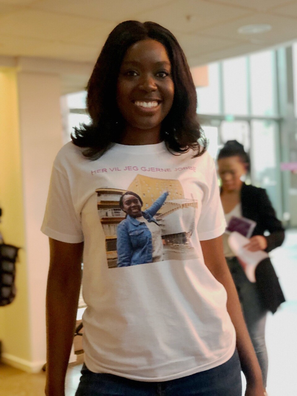 SJEKK SKJORTEN: Christi sikret seg jobb som servitør på Quality Hotel River Station.