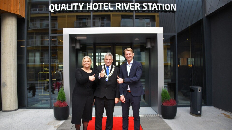 TOMMEL OPP: Det var unison glede over Drammens nye hotell.