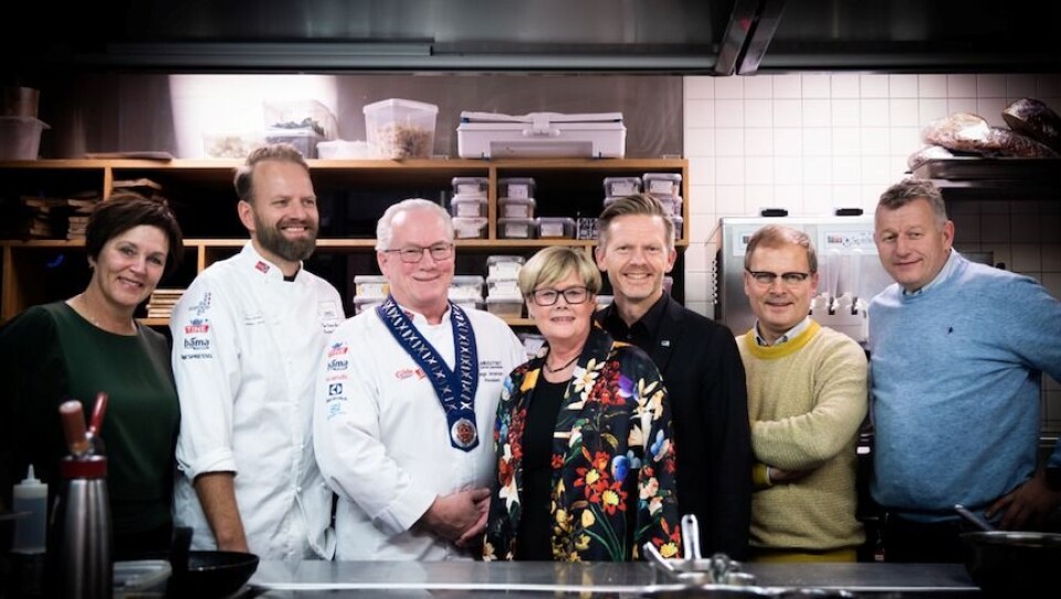 GLADE: Fra venstre: Margunn Ebbesen (H), Tom Victor Gausdal (Bocuse d’Or), Helge Johansen (NKL), Kristin Ørmen Johansen (H), Tage Pettersen (H), Arne Sørvig (Bocuse d’Or) og Espen A. Wasenius (NKL).