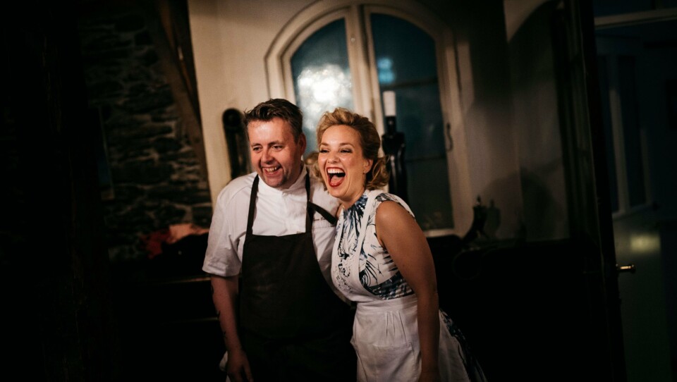 TO STJERNER!: Ektreparet Renaa, som driver restauranten Re-Naa i Stavanger, fikk to stjerner i Michelin-guiden. TO STJERNER!: Ektreparet Renaa, som driver restauranten Re-Naa i Stavanger, fikk to stjerner i Michelin-guiden.