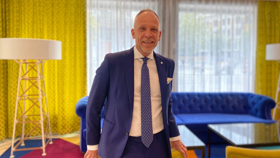 GLEDER SEG: Christian Arnet er hotelldirektør ved Thon Hotel Rosenkrantz.